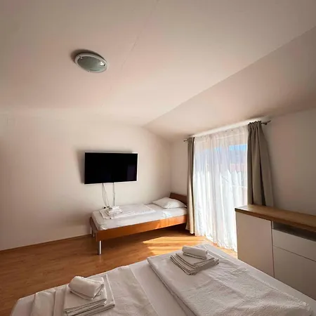 In - Insel Rab 37000 Appartement